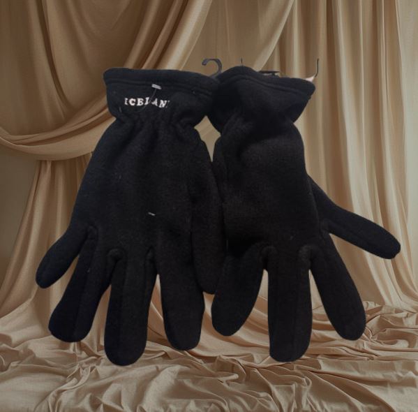 Gloves by bokafélagið Gloves by bokafélagið